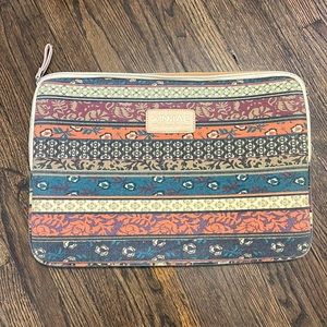 17.5” waterproof laptop sleeve